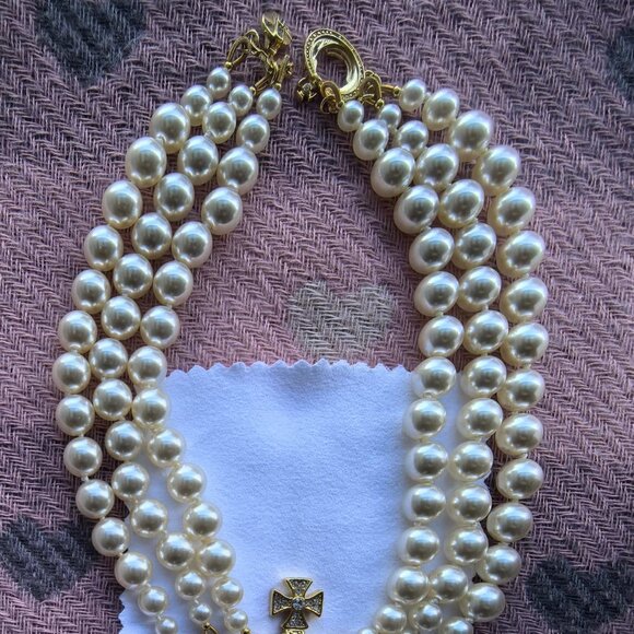 Women's Bas Relief Three-Row Embellished Necklace - Picture 4 of 7